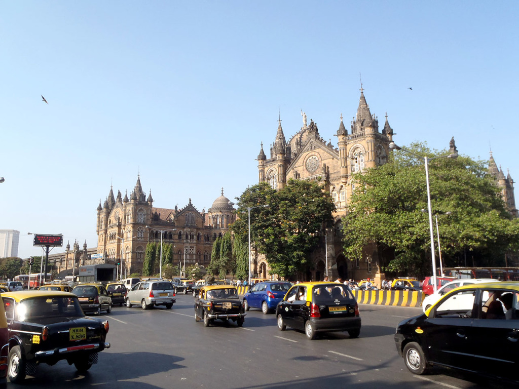 Mumbai CST és a Taxik